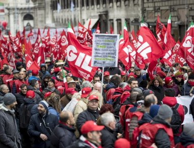 Αύξηση του ηλικιακού ορίου συνταξιοδότησης στην Ιταλία. Διαδηλώνουν σε πέντε πόλεις